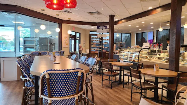 la Madeleine French Bakery & Cafe Montfort