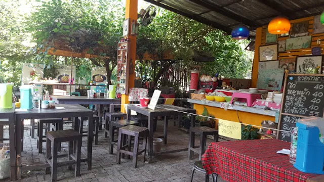 ร้านข้าวซอยบ้านกลางเวียง / Khao Soi