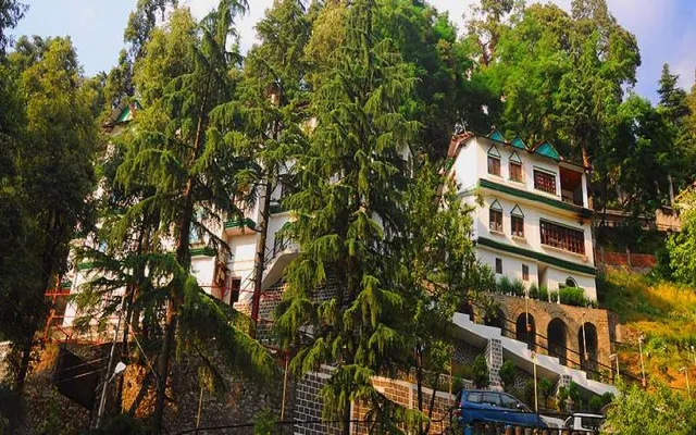 OYO 2830 Lall Ji Tourist Resort