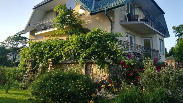 Przystanek pod skałkami