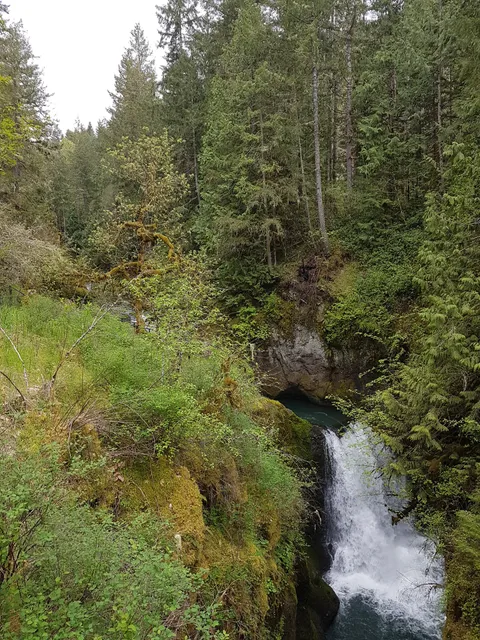Deschutes Falls
