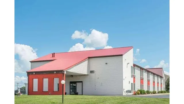 Super 8 by Wyndham O'Fallon MO/St. Louis Area