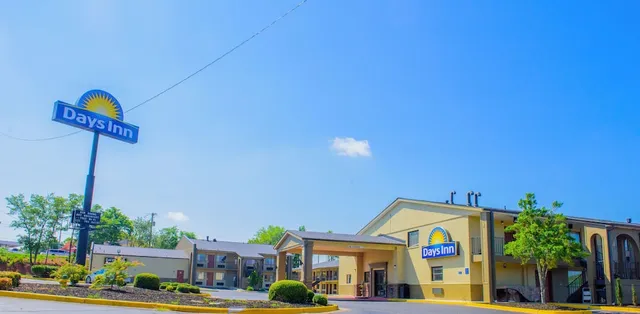 Days Inn & Suites by Wyndham Athens Alabama