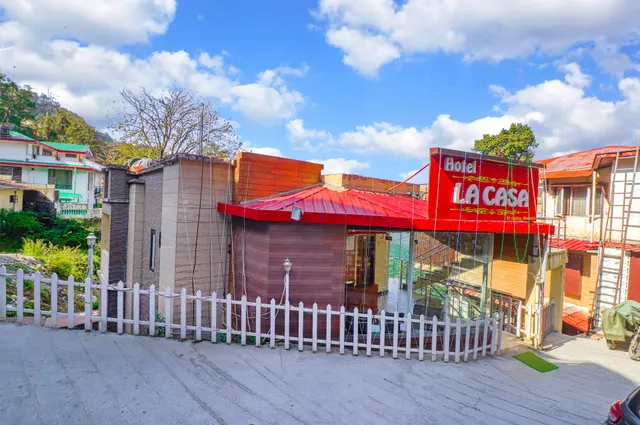 Hotel LA Casa by Aashna Mussoorie