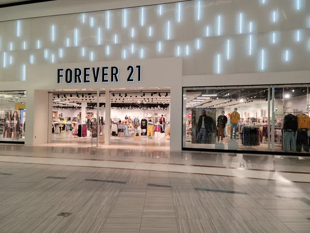 La Plaza A Simon Hall