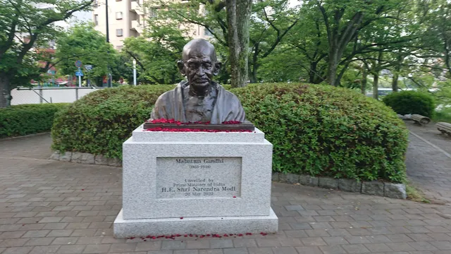 Mahatma Gandhi Statue