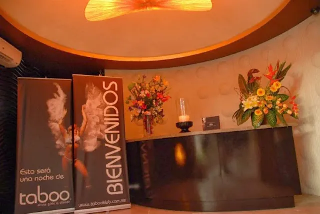 Taboo show girls & dinner