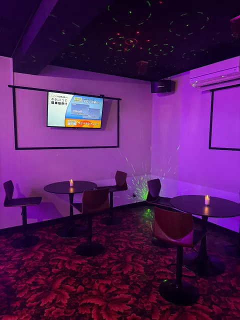 Mystique（ミスティーク）KARAOKE BAR