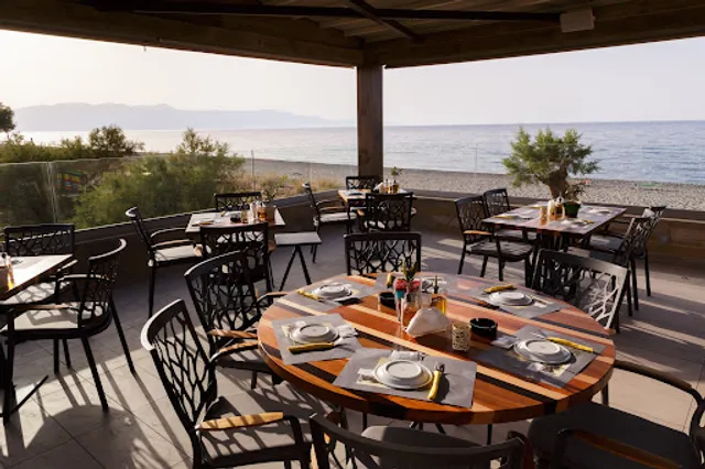 Eanthia Restaurant & Bar