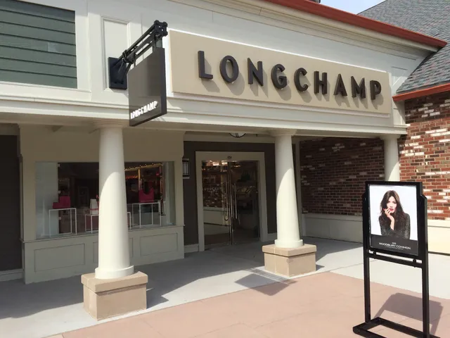 Longchamp Woodbury Commons
