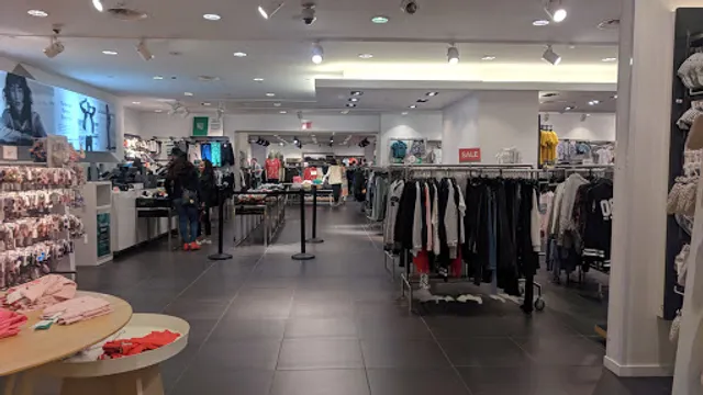 H&M
