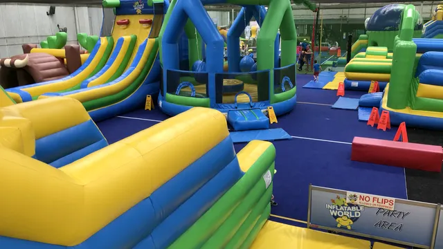 Inflatable World Peakhurst