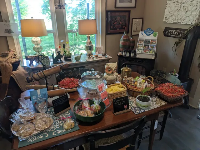 Vintage Coffee & Clutter