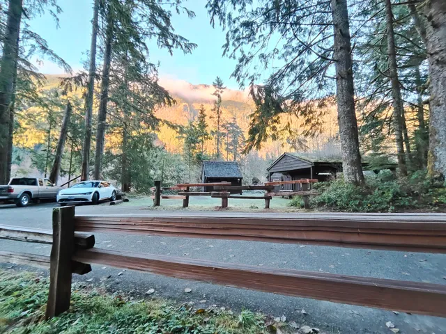 Carbon Glacier Trail
