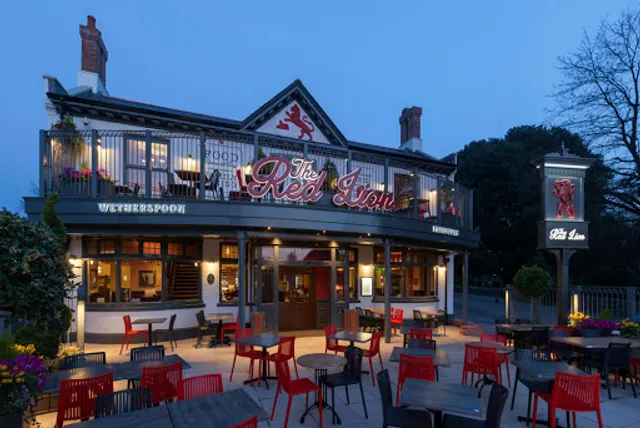 The Red Lion - JD Wetherspoon