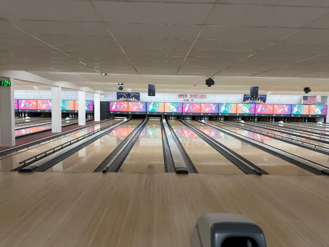 Earl Bowl Lanes
