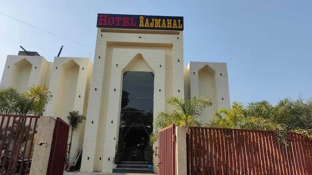 Hotel O Raj Mahal