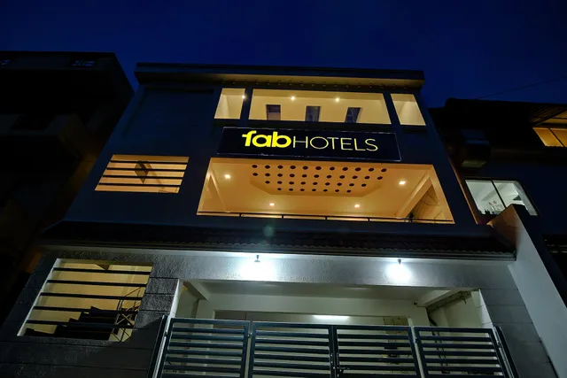 FabHotel Greenwood Stays