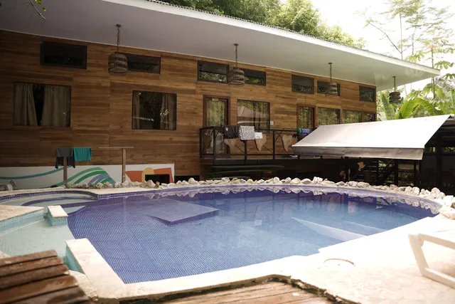 Pura Vida Surfers Lessons and Lodging