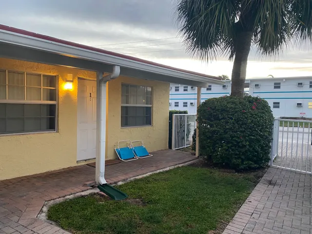 Luna Paradise by the Sea