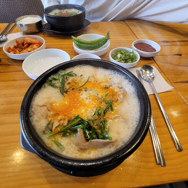 부산아지매국밥 당산점