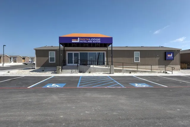 Instalodge Hotel and Suites Karnes City