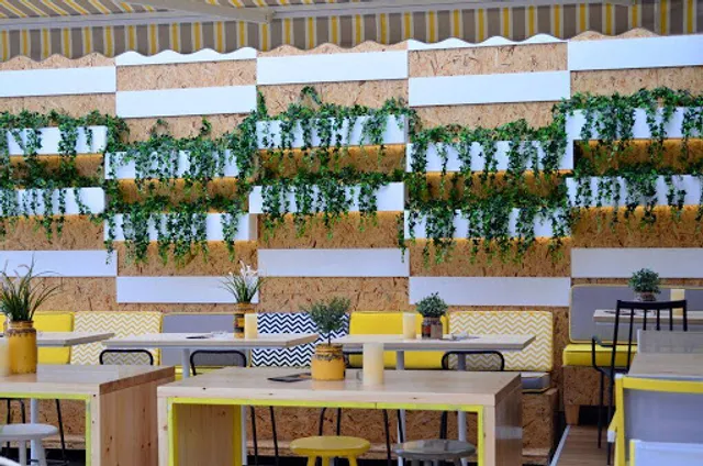 G plaza cocktail bar restaurant