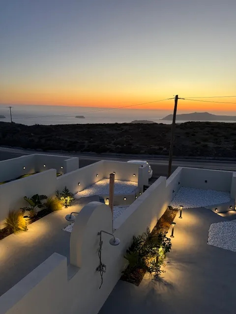 lejardin suites santorini pirgos