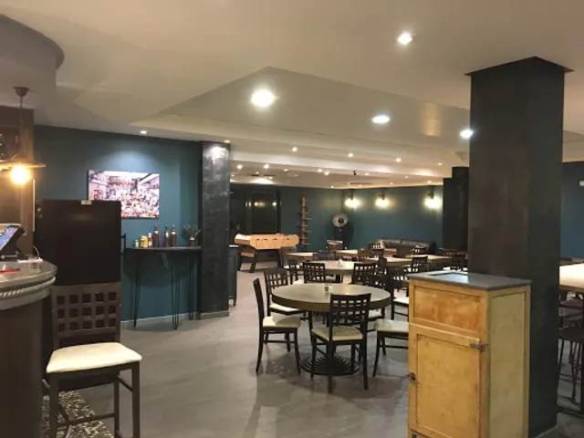 Sur la place Montbonnot