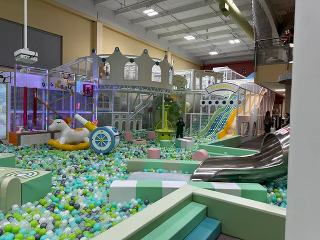 Dig 'N Roll Indoor Playground