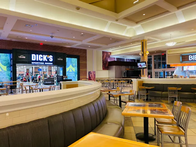 Polaris Mall Food Court