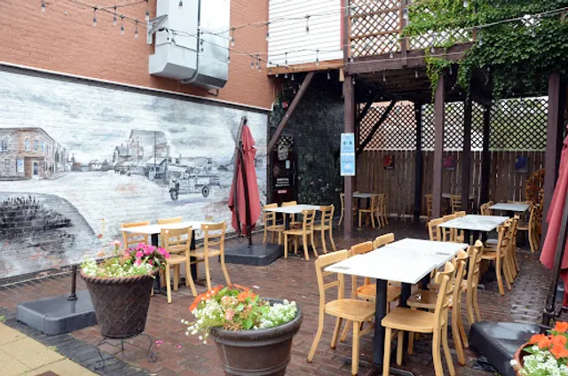 Twisted Burger Round Lake