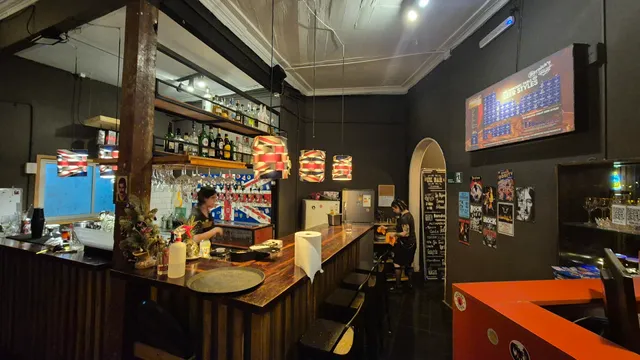 UK Bar - Cervezas Premium, Coctelería, Pizzería y Burger en Valparaíso