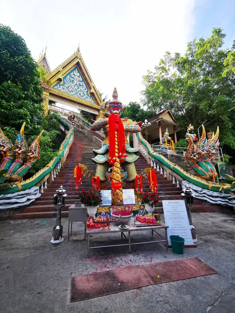 Wat Khao Rung Samukkheethum Temple
