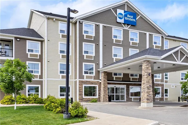 Best Western Thompson Hotel & Suites