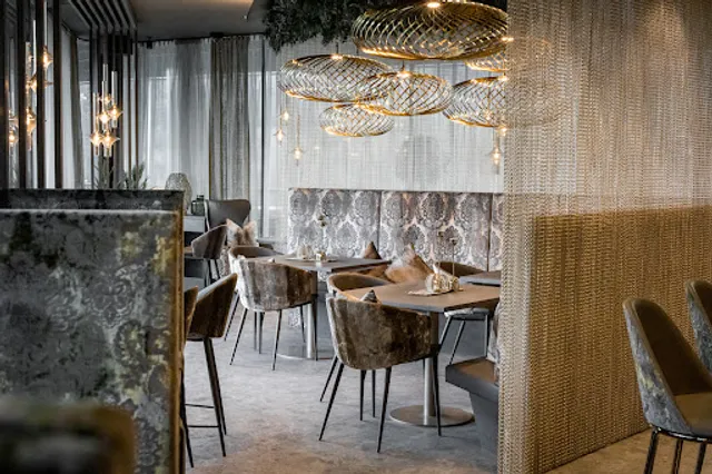 Restaurant Bar Tower Garden