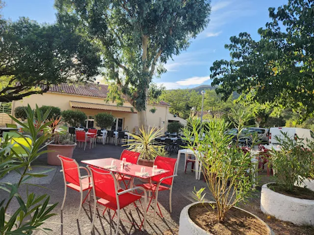 Le Pin Parasol pizzeria