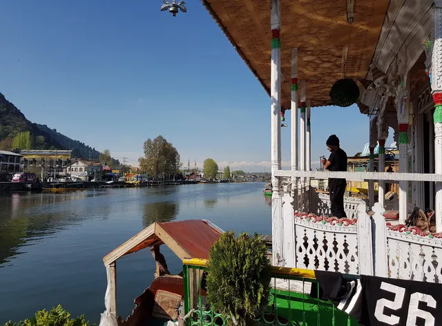 Houseboat Switzerland