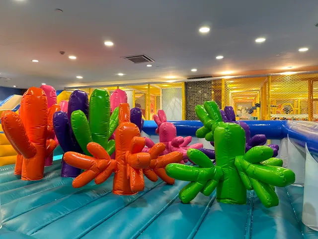 Toy World Amusement Baby Shark Adventure Ville