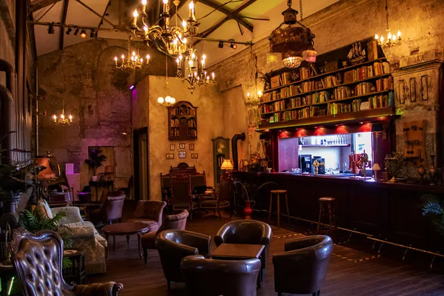 ELORIA – Bar & Lounge