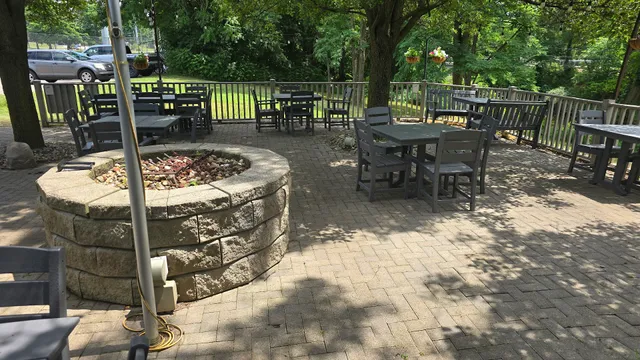 Hank's Tavern on the River