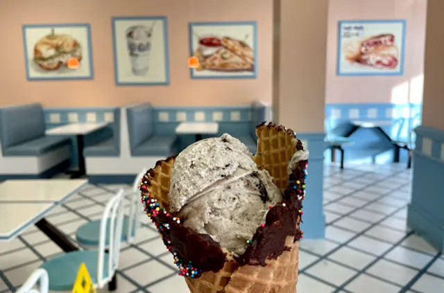 Lic's Deli & Ice Cream