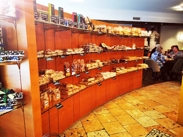 Bonjour Café | Patisserie | Bar