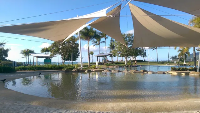 Nomads Airlie Beach Hostel