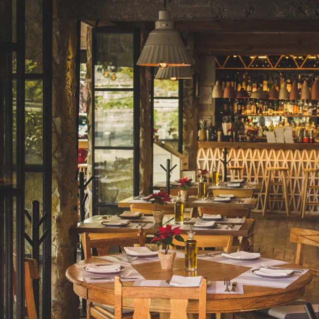 Mythos Estiatorio Restaurant