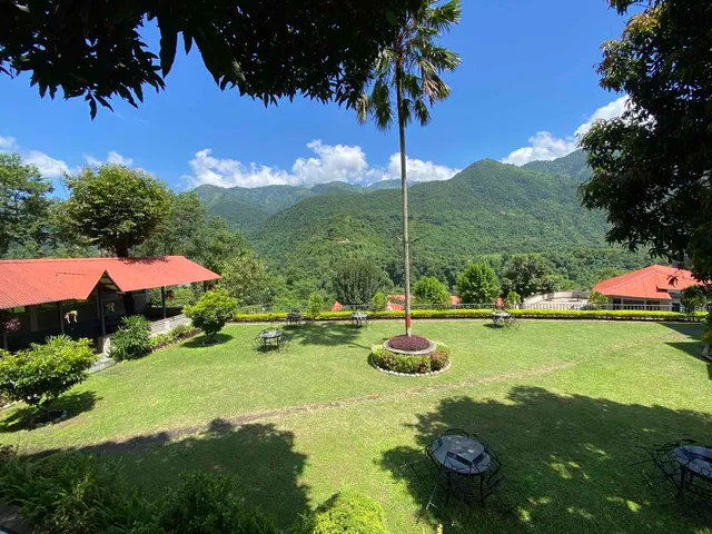 Serene Highway Resort