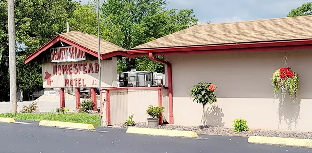 Bennett Spring Homestead Motel