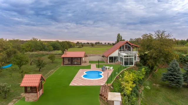 Panorama House Aljmaš