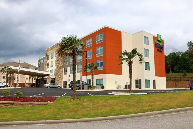 Holiday Inn Express & Suites Alabaster by IHG