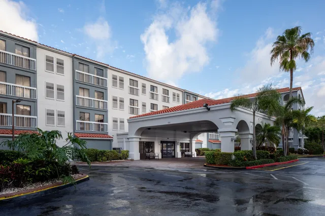 Holiday Inn & Suites Boca Raton - North by IHG